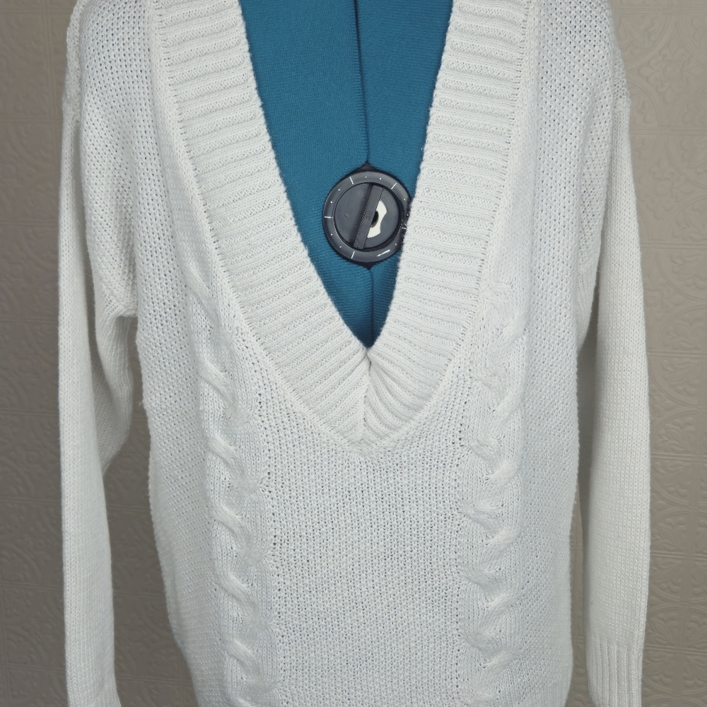 Pora Collection- new with tag  White pull over v neck sweater
